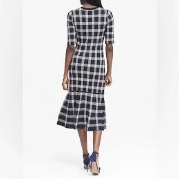 long green knitted dress You're All Mine Emerald Green Sweater Midi Dress – Shop the Mint